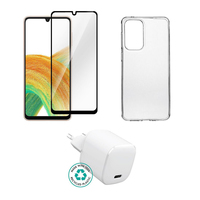 Ein Set bestehend aus einer transparenten Smartphone-Hülle, zwei Panzergläsern und einem weißen Ladeadapter mit Recycling-Symbol.